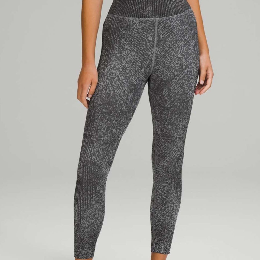 LULULEMON ATHLETICA• Women’s “Ebb to Train” Super-High-Rise Tight 25" Size 8
